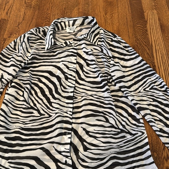 Princess Polly Women’s Zebra Print Button-Up Shirt Size 2 - Picture 2 of 7